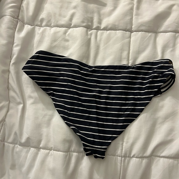 Ripcurl bikini bottom - Picture 2 of 3